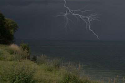 auf dem Weg zur Hermannshhe sahen wir ber der Ostsee einen Blitz